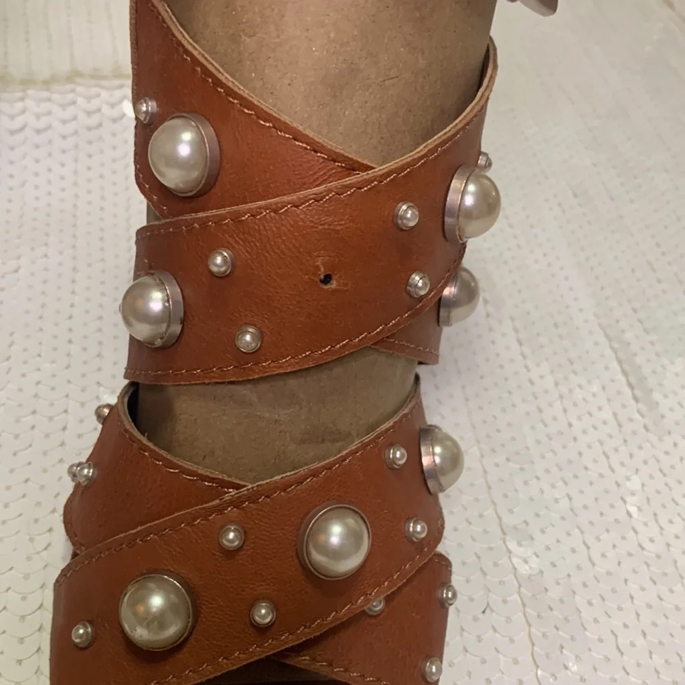 "Kdb Block Heel Sandals With Pearl Embellishments… - image 8